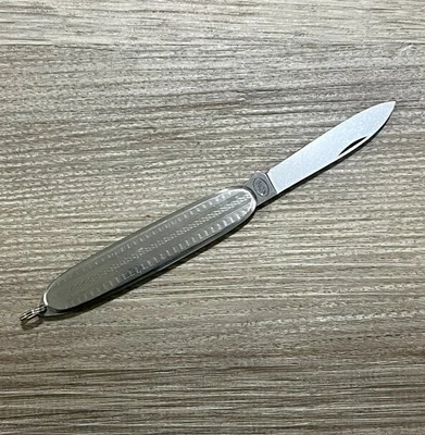 Navaja de Bolsillo Plegable Vintage INOX ROSTFREI Hoja Única Mango Grabado Caballeros Foto 1 de 4