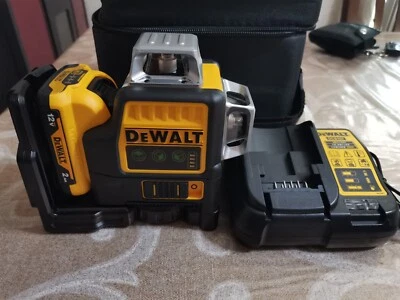 DeWalt Livella laser autolivellante, laser verde + batteria + caricabatteria NEW - Image 1 of 4