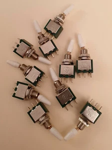 LOT DE 10 INTERRUPTEURS INVERSEURS 1 CIRCUIT 2 POSITIONS A LEVIER ISOLE - Picture 1 of 1