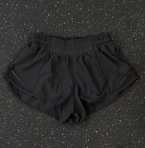 Pantaloncini Lululemon Hotty Hot neri taglia 4 2,5 pollici - Foto 1 di 9