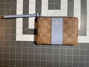 NWOT COACH KHAKI/MARBLE BLUE 58035 SIGNATURE LEATHER CORNER ZIP WRISTLET PVC NEW - Picture 1 of 8