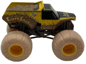 Monster Jam Earth Shaker 1:64 Diecast Truck Tan Dirt Tires Spin Master 2665 - Picture 1 of 11