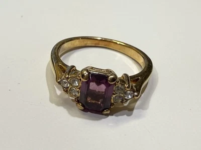 Anel feminino vintage roxo tom dourado e corte esmeralda tamanho 9,75 - Imagem 1 de 4