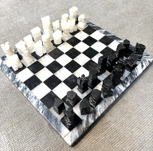 Vintage Black And White & Gray Marble Chess Board + Pieces - complete 32 carved - Picture 1 of 3