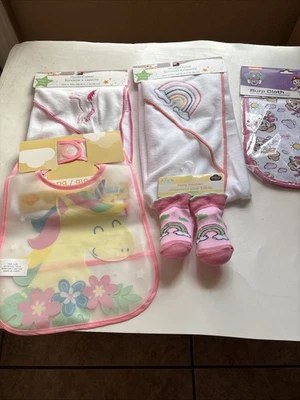 Lote de 5 toalhas com capuz para bebês meninas 1 babador 1 botinhas de pano arroto novas 5 itens - Imagem 1 de 4