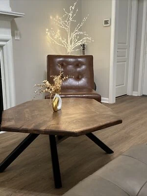 Silla acento con mesa de centro Foto 1 de 3