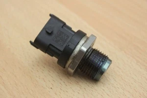 FUEL RAIL PRESSURE SENSOR RIGHT BANK - Jaguar XF / XJ X351 TDV6 2009-on - Picture 1 of 3