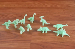 Vintage Lot of Glow-in-the-dark Dinosaurs Safari Ltd? Minifigures Figures Toys - Picture 1 of 10