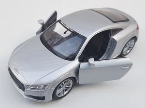 ENVÍO RÁPIDO AUDI TT Coupe 2014 plata / plata Welly modelo coche 1:34 NUEVO EMBALAJE ORIGINAL - Imagen 1 de 1