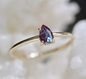 Brilliant 10K Yellow Gold Oval Cut 0.50CT Simulated Alexandrite Women Fine Ring - Picture 1 of 8