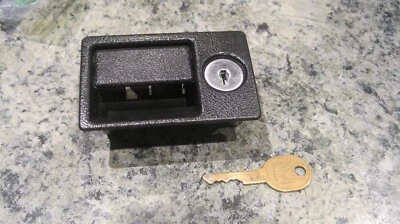 Pestillo de guantera Cadillac DeVille 1994-99 negro con bloqueo de manija de llave Foto 1 de 3
