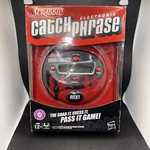 Hasbro Scrabble Electronic Catch Phrase Juego Electrónico Portátil NUEVO En Caja - Imagen 1 de 6