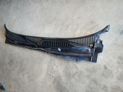 99-06 Silverado Sierra Tahoe Yukon Windshield Wiper Cowl Panel Cover - Image 1 of 4