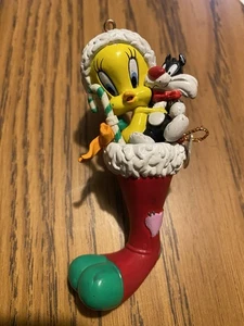 Vintage Looney Tunes 1999 Tweety and Sylvester Christmas Ornament - Picture 1 of 5