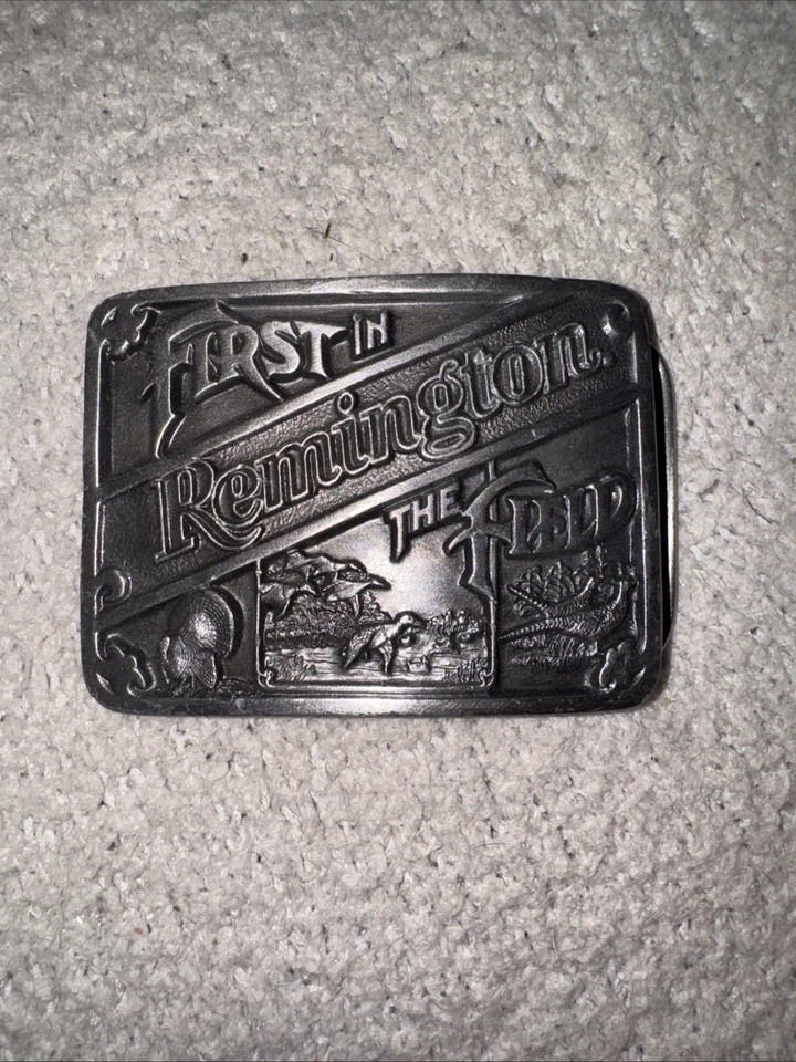 Hebilla de cinturón de metal vintage 1989 Bergamota Remington "First in the Field" Foto 1 de 3