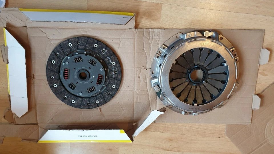 622323500 2piece LuK clutch Kit for HYUNDAI  - Image 1 of 4