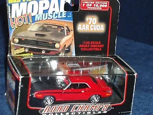 ROAD CHAMPS 1970 AAR CUDA BARRACUDA con VITRINA escala 1/43 O ROJO/NEGRO - Imagen 1 de 12