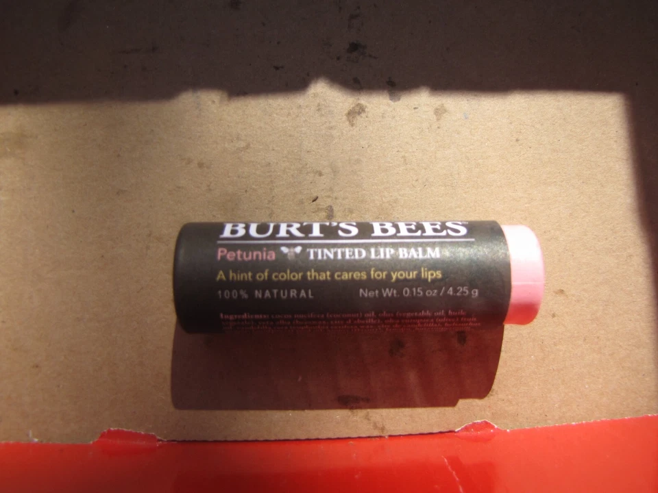 Bálsamo labial tintado Burt's Bees petunia NUEVO stock antiguo RARO DIFÍCIL DE ENCONTRAR Foto 1 de 1
