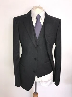 HUGO BOSS - Slim Fit 3 PIECE DARK GREY WOOL SUIT - 40 Reg - W34 L30 - GORGEOUS - Image 1 of 4