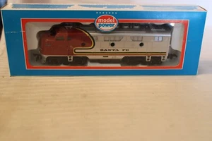 HO Scale Model Power, F3 Diesel Locomotive Santa Fe Warbonnet Red, NO # - 6730 - Picture 1 of 4