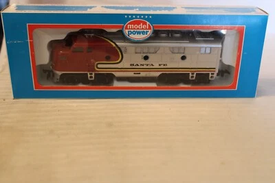 HO Scale Model Power, F3 Diesel Locomotive Santa Fe Warbonnet Red, NO # - 6730 - Image 1 of 4
