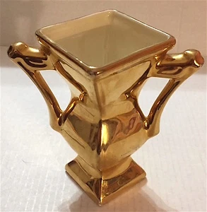 VTG . GILT/ GOLD CHINA / PORCELAIN VASE / URN WITH HANDLES 6.5" TALL - Picture 1 of 5