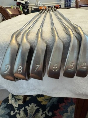 Ping eye2 black dot 3-9 iron regular steel shafts - Image 1 of 4