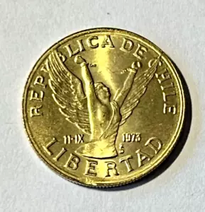 1990 Chile Coin 10 pesos "Chilena" Female Angel Wearing Broken Shackles Chains - Picture 1 of 2