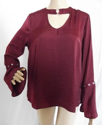 Davina 中号衬衫勃艮第丝滑镂空喇叭袖束腰铆钉上衣衬衫 — 第 1/4 张图片