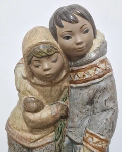 LLADRÓ Escultura niños del artico en porcelana gres 40 cm. #2038 - Imagen 1 de 7