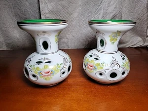 Paar Vintage Bohemian Czech Vase geschliffen weiß bis grün handbemalt Blume - Bild 1 von 12