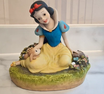 WALT DISNEY'S CLASSIC SNOW WHITE FIGURE BY ARDEN SCULPTURES - Image 1 of 4