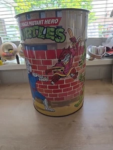 Cesta/tenedor de basura de metal Teenage Mutant Ninja Turtles 1990 *RARO* - Imagen 1 de 12