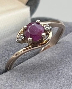 Vintage Rubin Ring mit Diamantsplitter in 925 Sterling Silber, goldfarben Gr. 7,75 - Bild 1 von 9