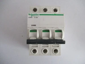 INTERRUPTOR CIRCUITO SCHNEIDER ELECTRIC IC60H C32 32 AMP 10KA A9F54332 TRIPLE POLO - Imagen 1 de 1