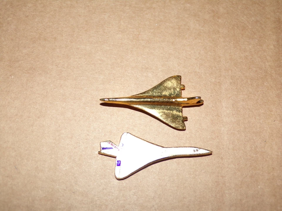 2 Pin's Avion Concorde doré  - Photo 1/1