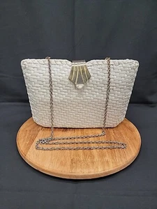 Vintage 1970s White Wicker Look Clutch/Crossbody Bag Clasp Closure Gold Hardware - Picture 1 of 10
