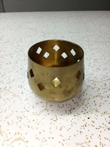 Vintage massiver Messing Kerzenhalter Teelicht Diamant Ausschnitte - Bild 1 von 3
