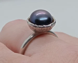 Fully Hallmarked Modernist Design 925 Silver & Peacock Pearl Ring in a Size R - Picture 1 of 8