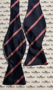 Brooks Brothers Fliege marineblau mit & rosa Streifen Design zum Selbstbinden (neu - kleine Mängel) - Bild 1 von 2