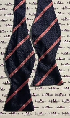Pajarita Brooks Brothers azul marino con diseño de rayas rosas (nueva-defectos menores) Foto 1 de 2