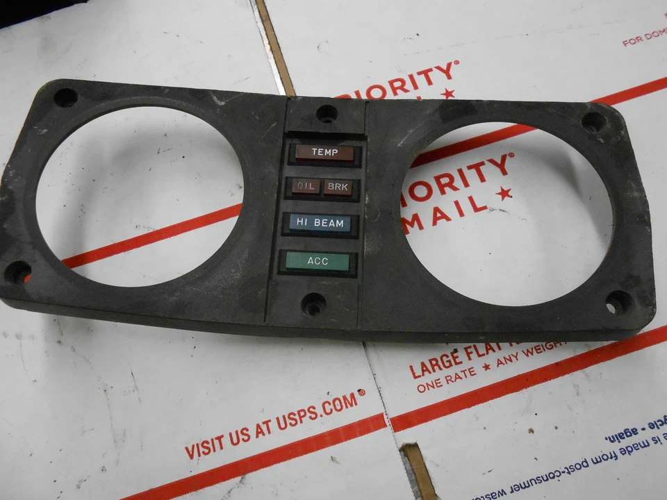 1995 POLARIS 440 L/C XCR: ПЛАСТИКОВАЯ ПЛАСТИНА КАЛИБРА ДЕРЖАТЕЛЬ w огни - Изображение 1 из 1