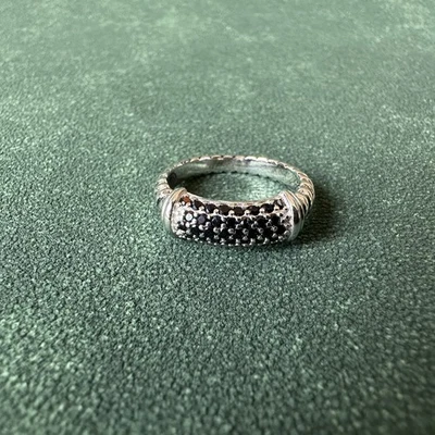 Anillo de cable esculpido David Yurman de plata de ley con estación de diamantes negros talla 8 Foto 1 de 4