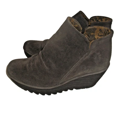 Botas cómodas FLY London gris gamuza cremallera lateral goma parte inferior cuña 39W 9W Foto 1 de 4