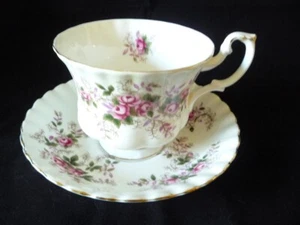 Royal Albert Bone China 'Lavender Rose' FOOTED CUP & SAUCER England - Picture 1 of 7