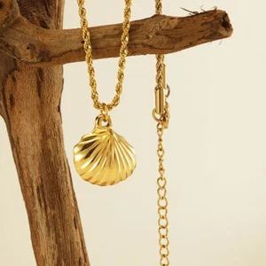 18ct Gold-Plated Shell Pendant Necklace (19 inches) - Picture 1 of 5