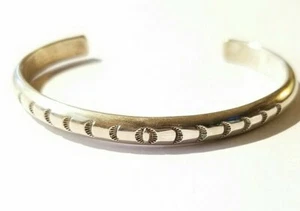 ANTIQUE NAVAJO STERLING SILVER HAND TOOLED CUFF BRACELET  - Picture 1 of 5