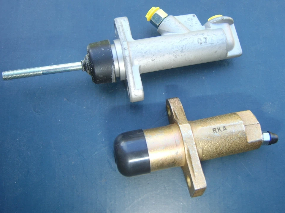 Главные и ведомые цилиндры сцепления Rover P6B 3500S - Изображение 1 из 1