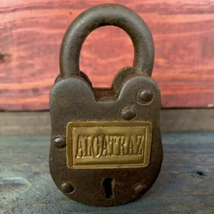 Cerradura de hierro fundido que funciona en prisión Alcatraz con 2 llaves con acabado antiguo oxidado - Imagen 1 de 7