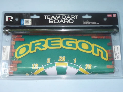 OREGON DUCKS   Team Dart Board Set + MAGNETIC DARTS  by Rico  NIP Cover
